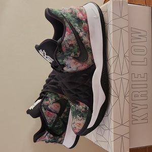 Gently Used: Nike Kyrie Low (size 13.5)